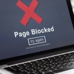 Un écran d'ordinateur portable avec la mention "page bloquée" et une croix rouge