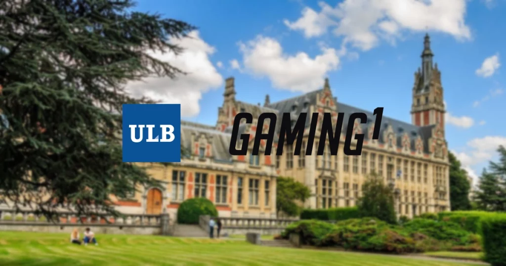 Logboek van ULB en Gaming One op een wazige foto van de Vrije Universiteit Brussel.